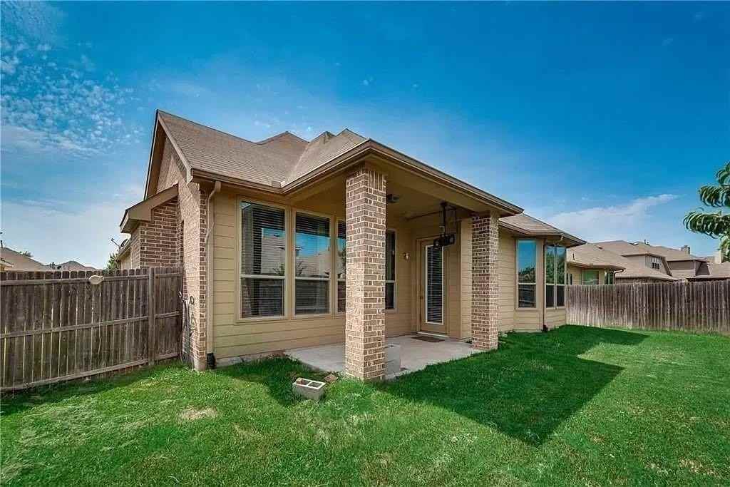 914 Mangrove Dr - Photo 5 of 16