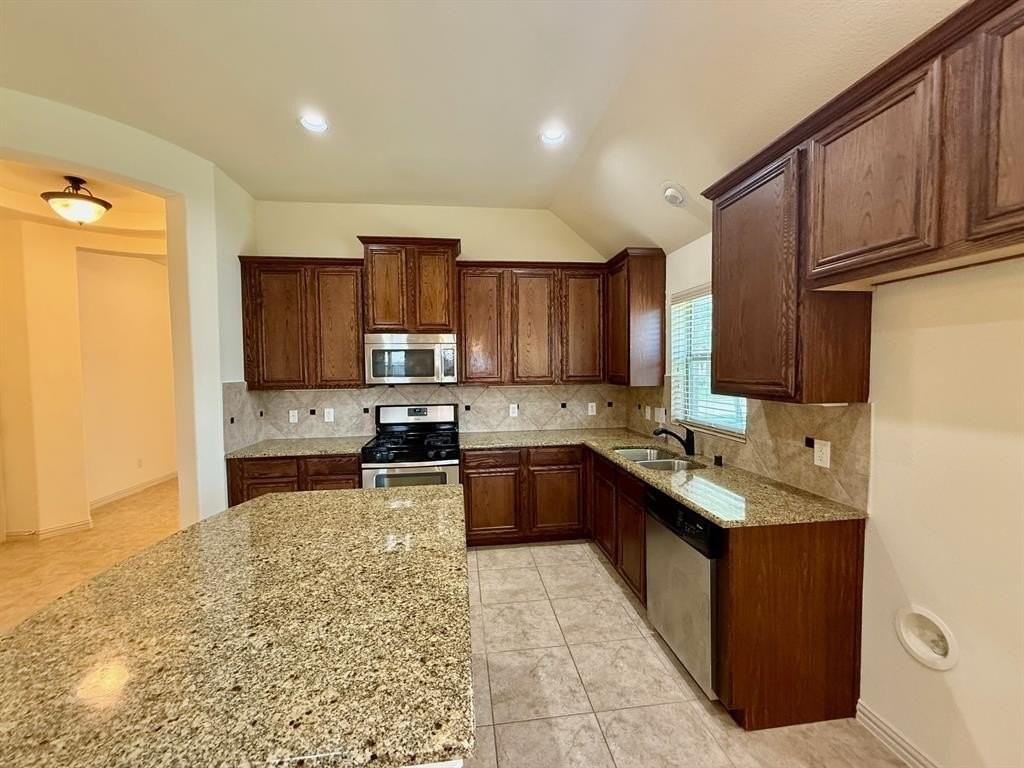 2212 Gregory Creek Dr - Photo 7 of 29