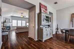 305 Highland Glen Dr - Photo 3 of 13