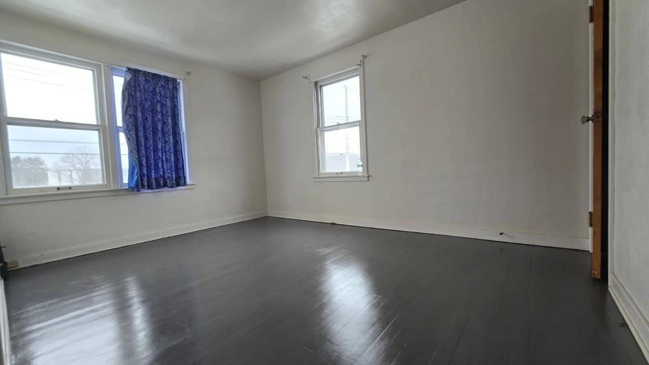 610 Dickson St - Photo 2 of 9