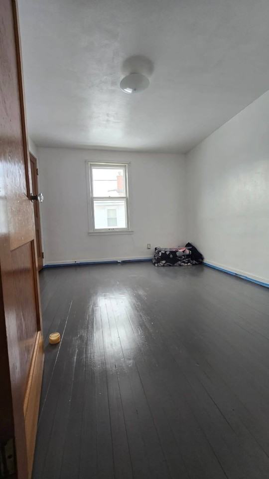 610 Dickson St - Photo 3 of 9