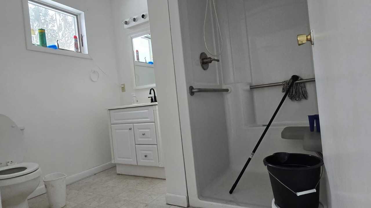 610 Dickson St - Photo 6 of 9