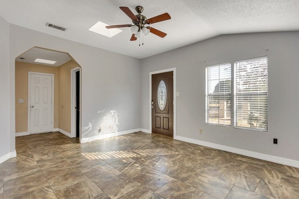 1322 Wilson St - Photo 4 of 23