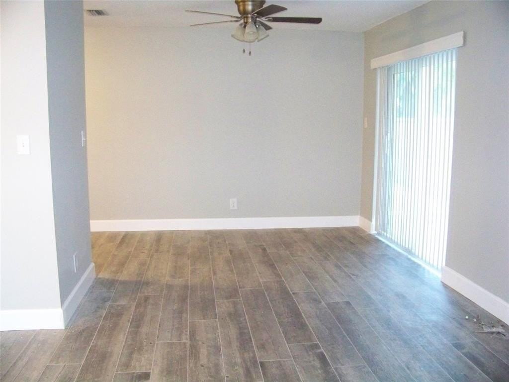 11210 Nw 39th St - Photo 4 of 16