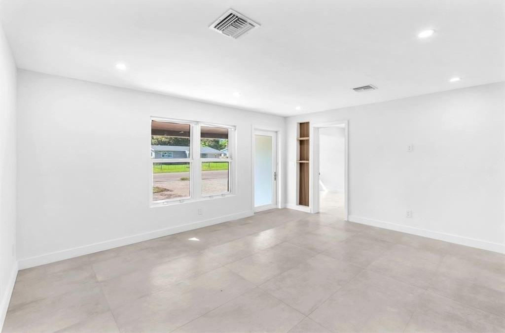 4640 Sw 25th Ter - Photo 5 of 33