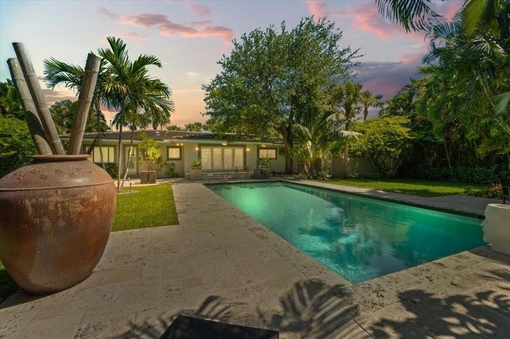 1635 Seabreeze Blvd - Photo 2 of 27