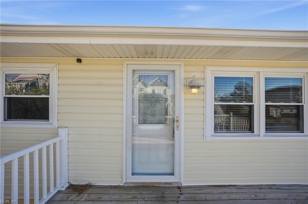 9522 6th Bay St - Photo 4 of 34