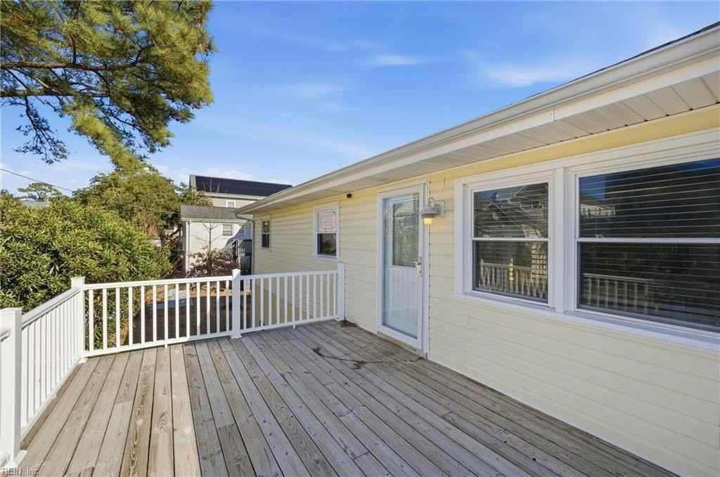 9522 6th Bay St - Photo 5 of 34