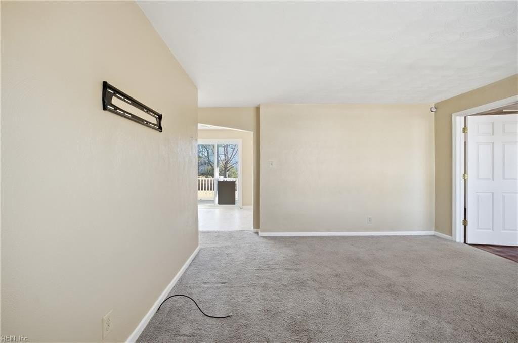 9522 6th Bay St - Photo 7 of 34