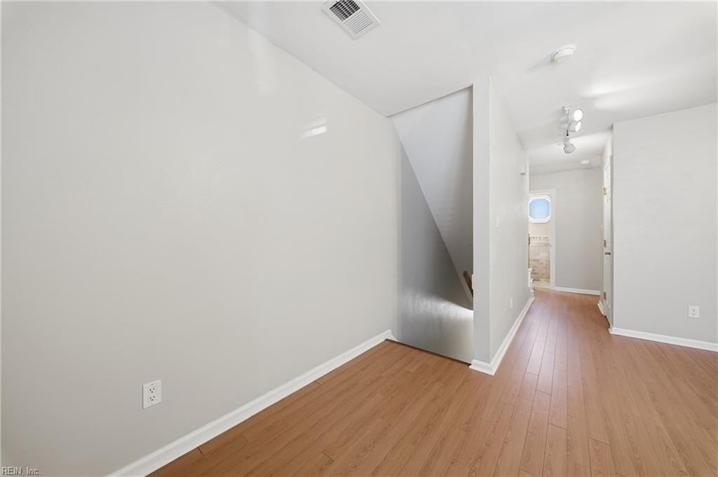 824 W Ocean View Ave #C - Photo 6 of 35