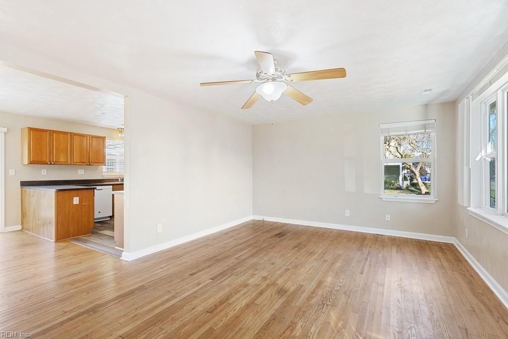 8827 Brighton St - Photo 4 of 37