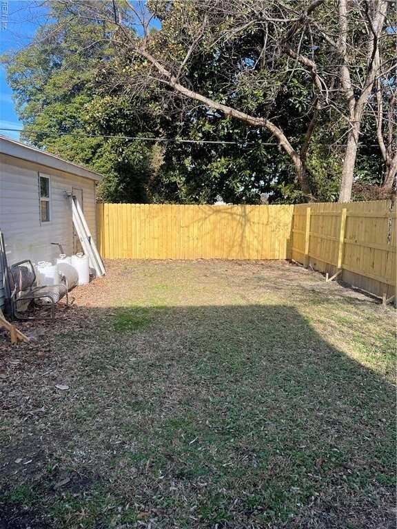 136 Glendale Ave - Photo 3 of 32