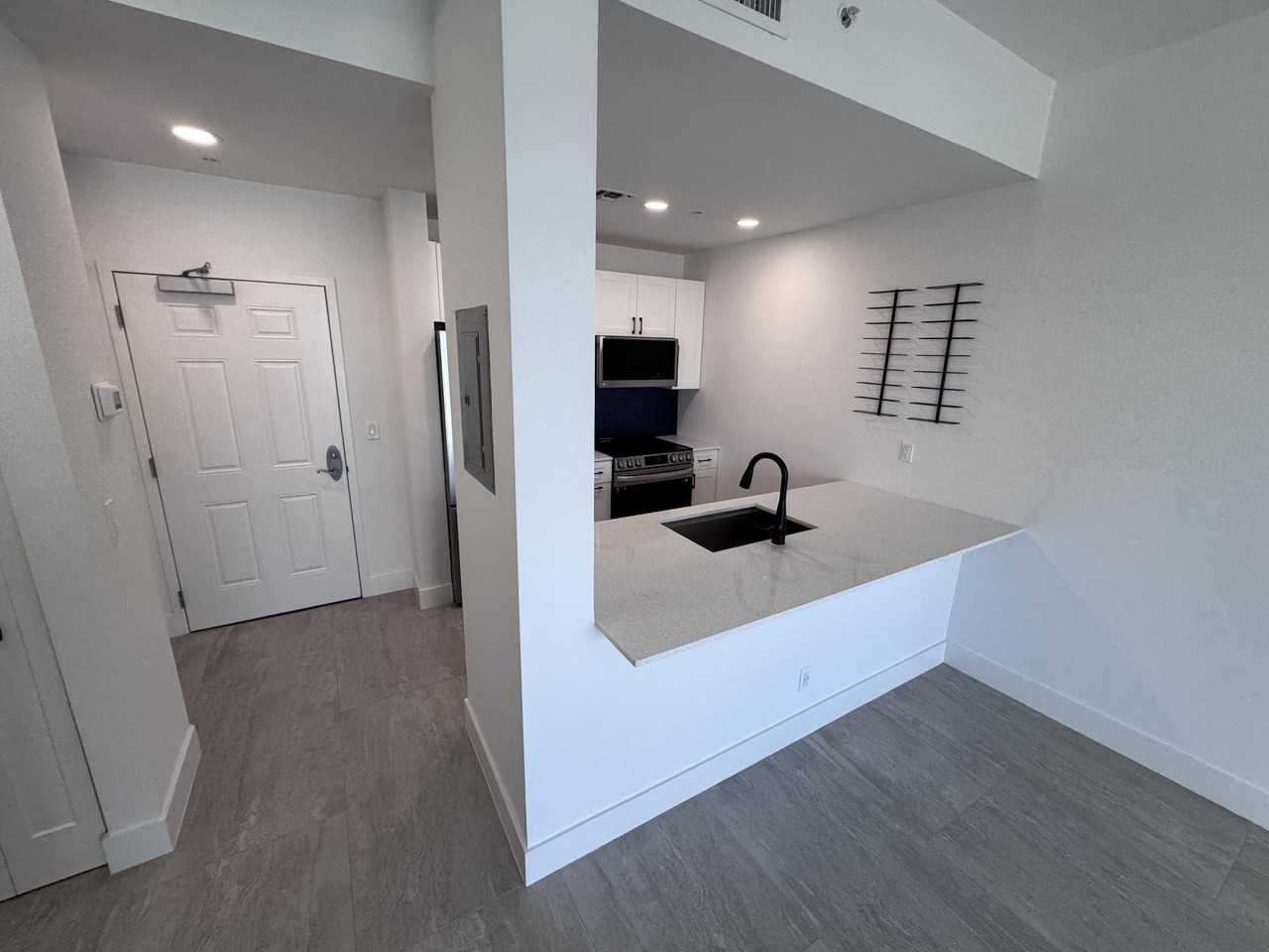 511 Lucerne Ave #611 - Photo 7 of 31