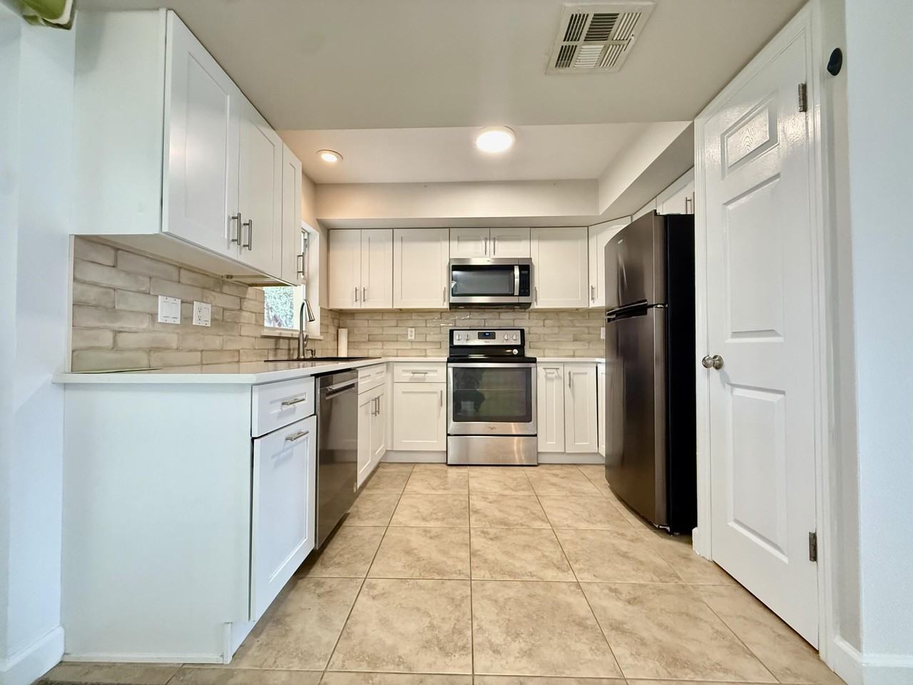 486 Ne Solida Cir - Photo 3 of 39