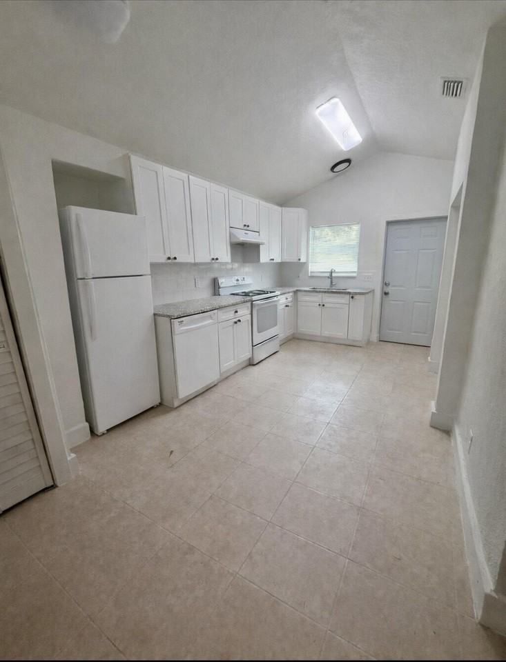 7796 Loomis St - Photo 2 of 7