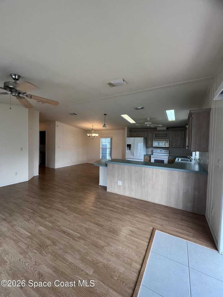 495 Outer Dr - Photo 4 of 17