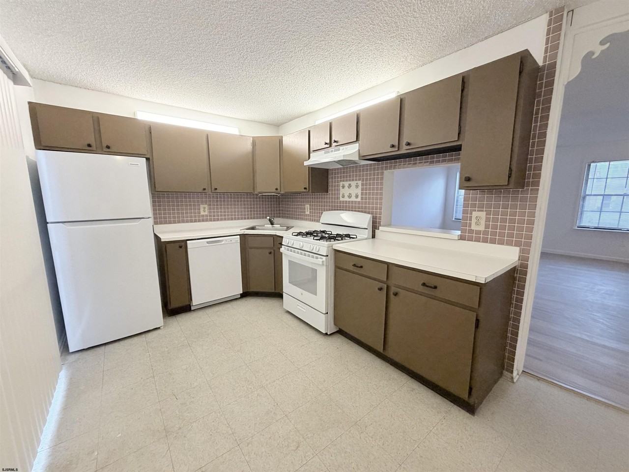 53 Greenwich Dr - Photo 6 of 14