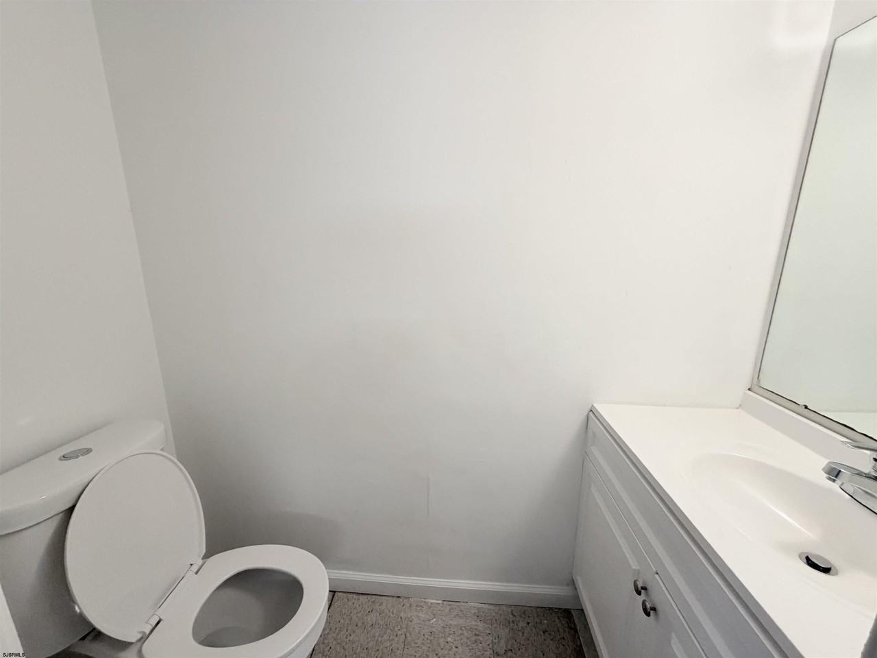 53 Greenwich Dr - Photo 7 of 14