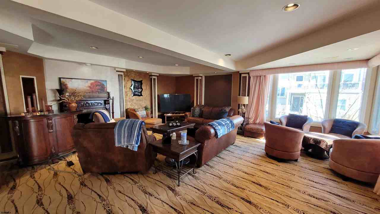 104 S Avolyn Ave - Photo 6 of 42