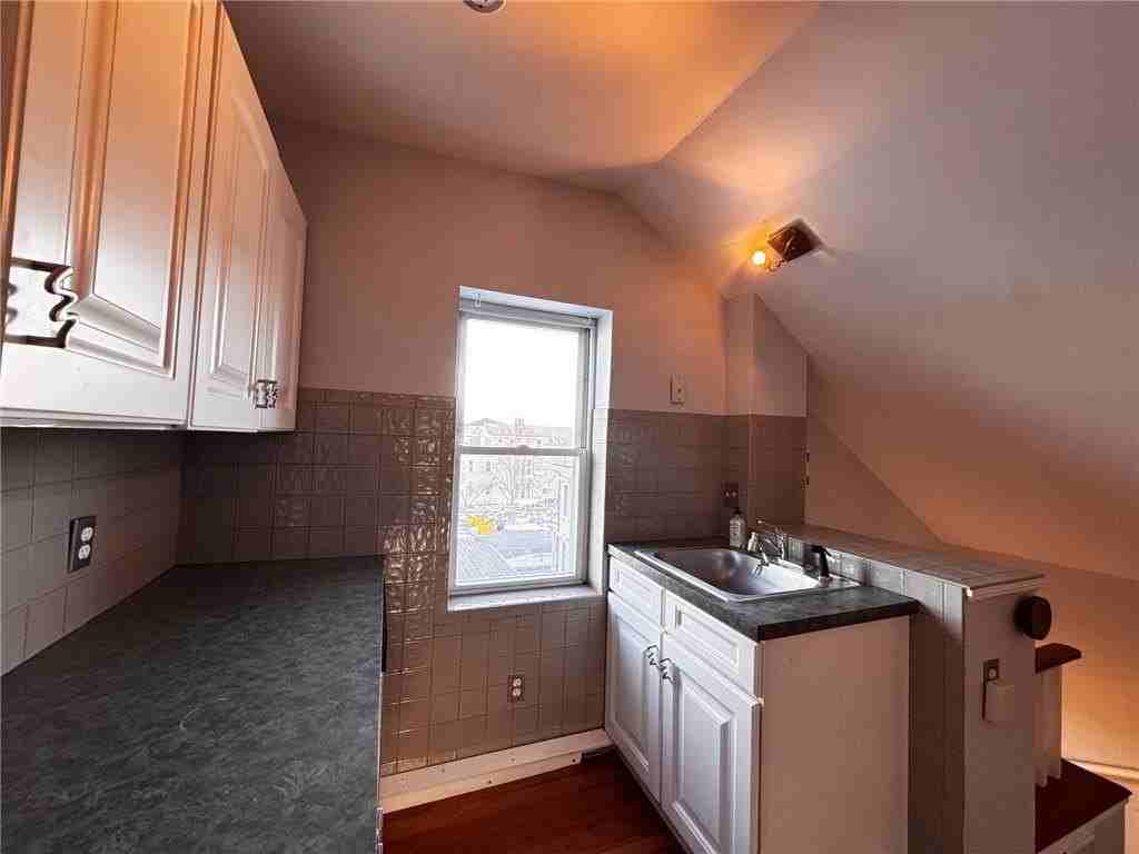 72 Courtland St Apt 3 #3 - Photo 4 of 9