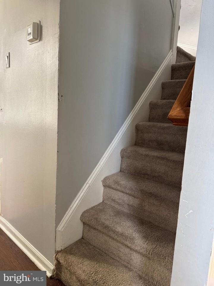 224 N Mount St - Photo 4 of 16