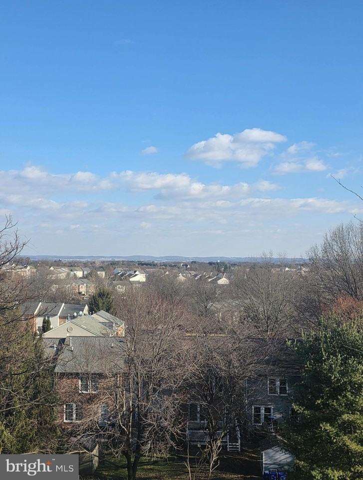 2409 Barrett Ct - Photo 6 of 19