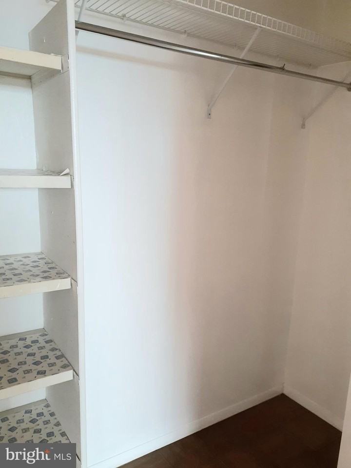 5225 Pooks Hill Rd Apt 1021 #1021N - Photo 7 of 17