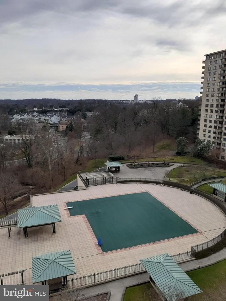 5225 Pooks Hill Rd Apt 1021 #1021N - Photo 4 of 17