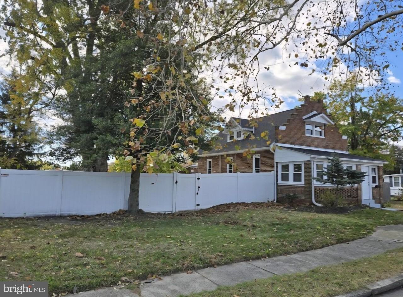 524 8th Ave - Photo 2 of 17