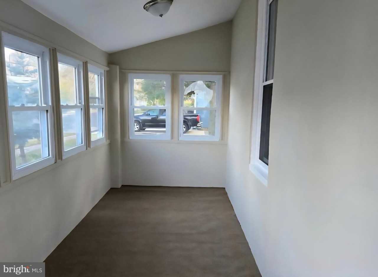 524 8th Ave - Photo 4 of 17