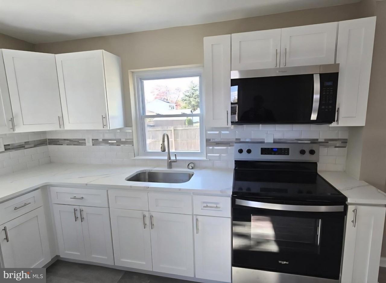 524 8th Ave - Photo 7 of 17