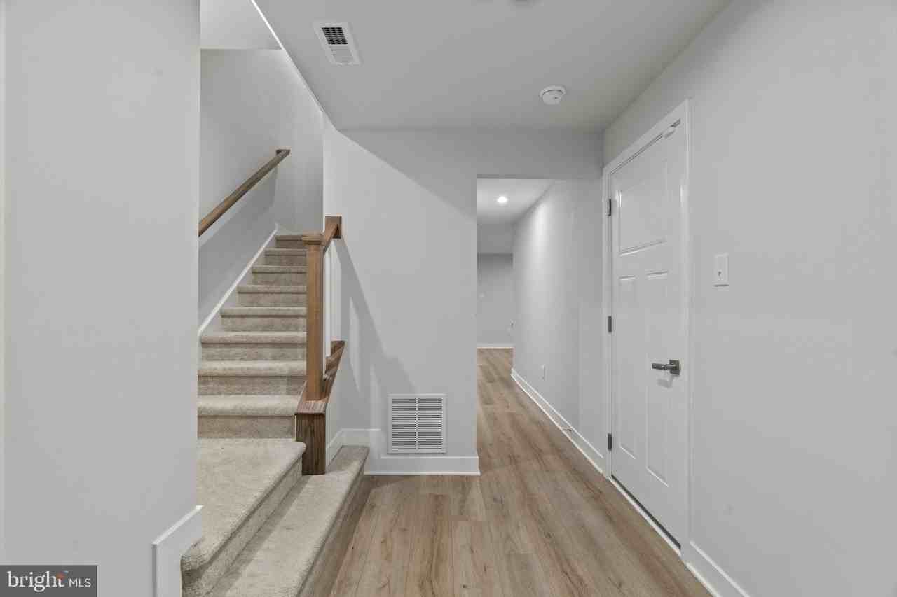 208 Freedom Way - Photo 2 of 34