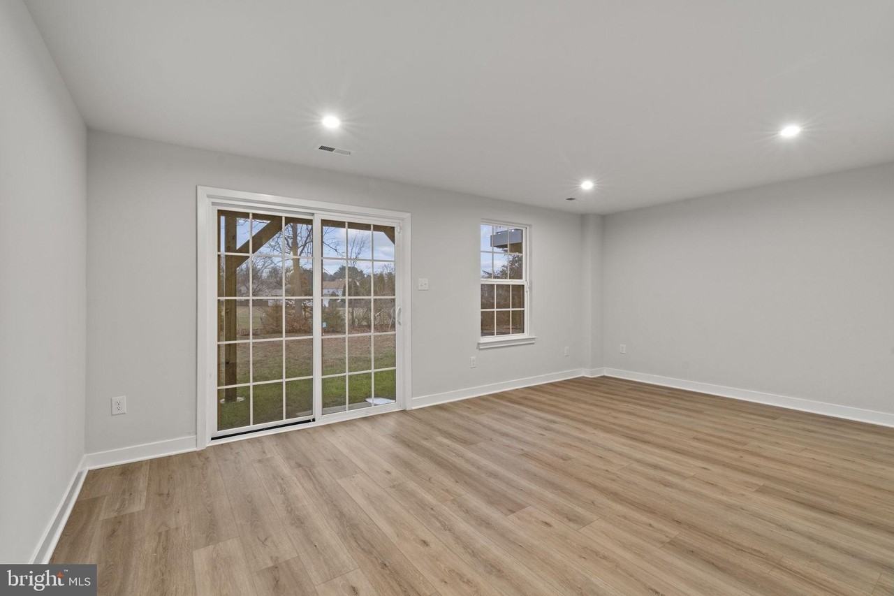 208 Freedom Way - Photo 3 of 34