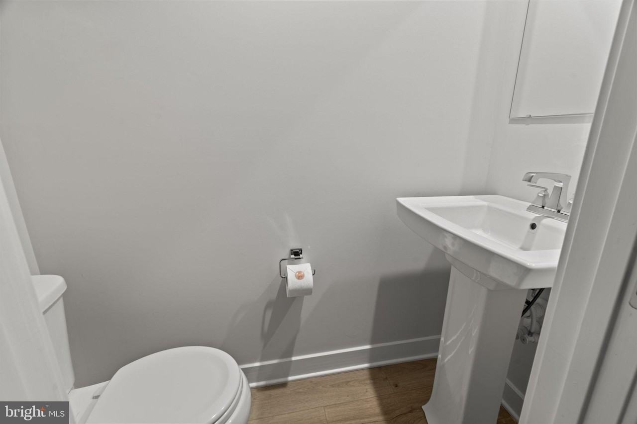 208 Freedom Way - Photo 6 of 34