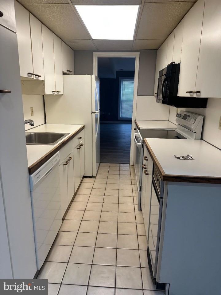 6202 Stanford Ct - Photo 2 of 8