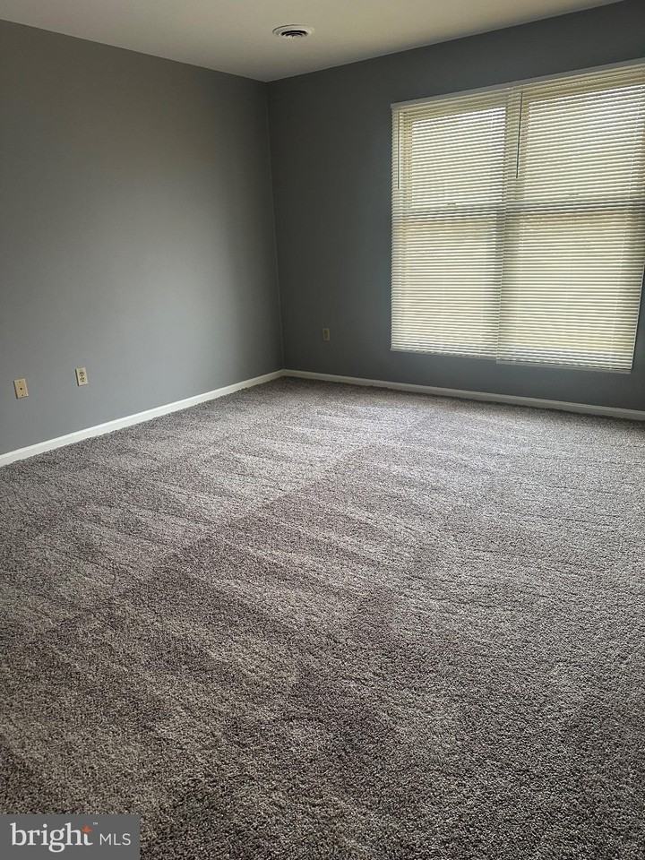 6202 Stanford Ct - Photo 6 of 8