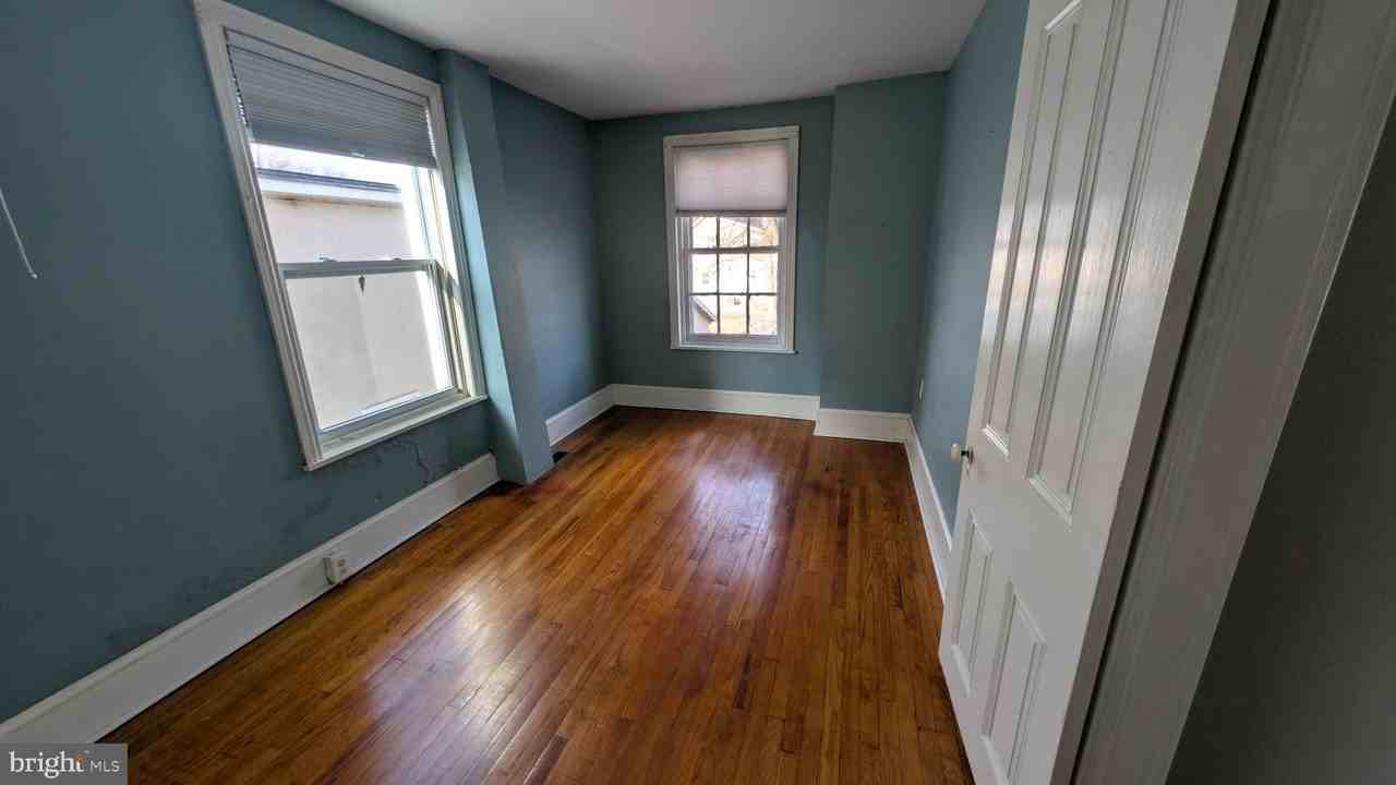421 Broad St - Photo 5 of 11