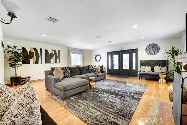 11242 Sheldon St - Photo 3 of 8