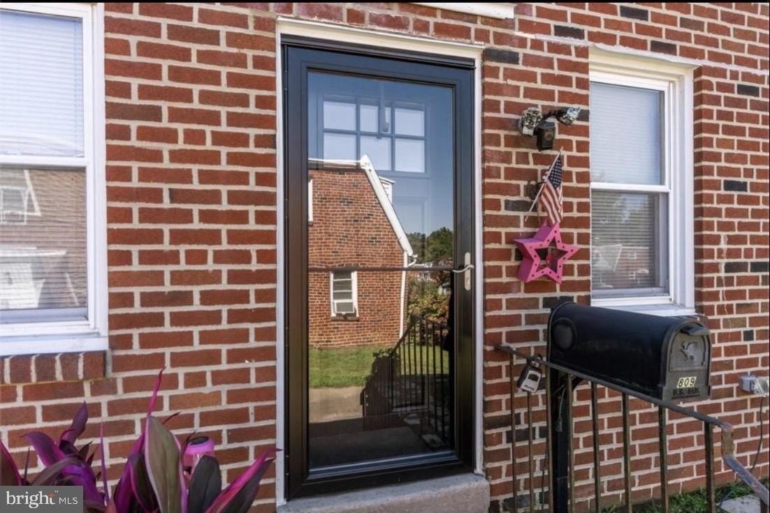 809 Millwood Rd - Photo 4 of 20