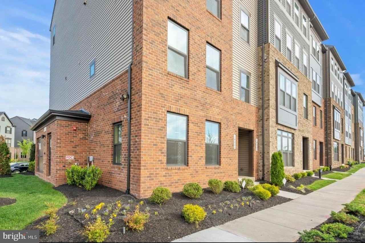 42627 Burbank Ter - Photo 2 of 15