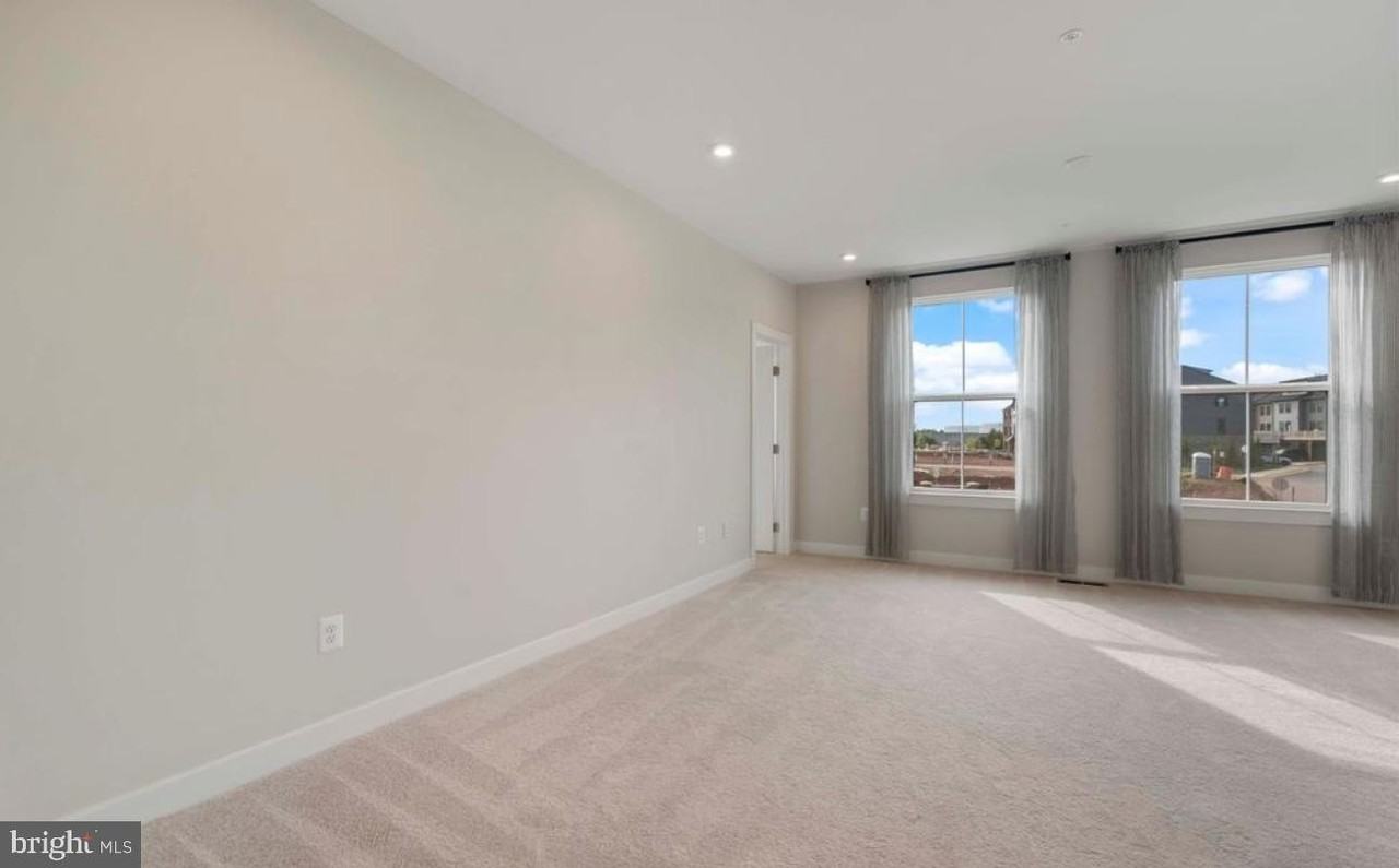 42627 Burbank Ter - Photo 6 of 15