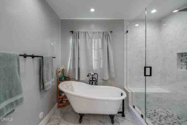 4703 Oakwood Ave - Photo 2 of 8