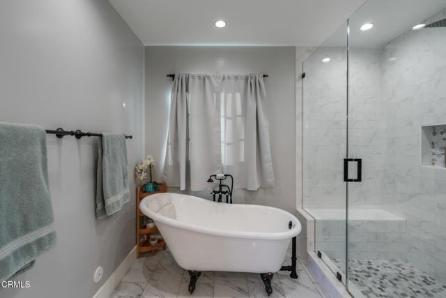 4703 Oakwood Ave - Photo 3 of 8