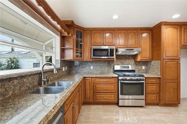 216 N Catalina St - Photo 2 of 8