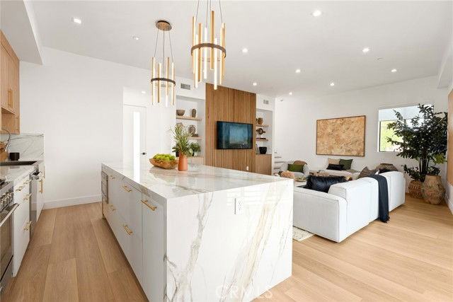 11028 Oxnard St - Photo 7 of 8