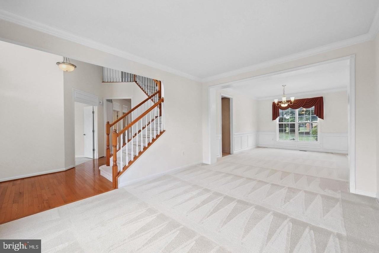 13655 America Dr - Photo 5 of 43