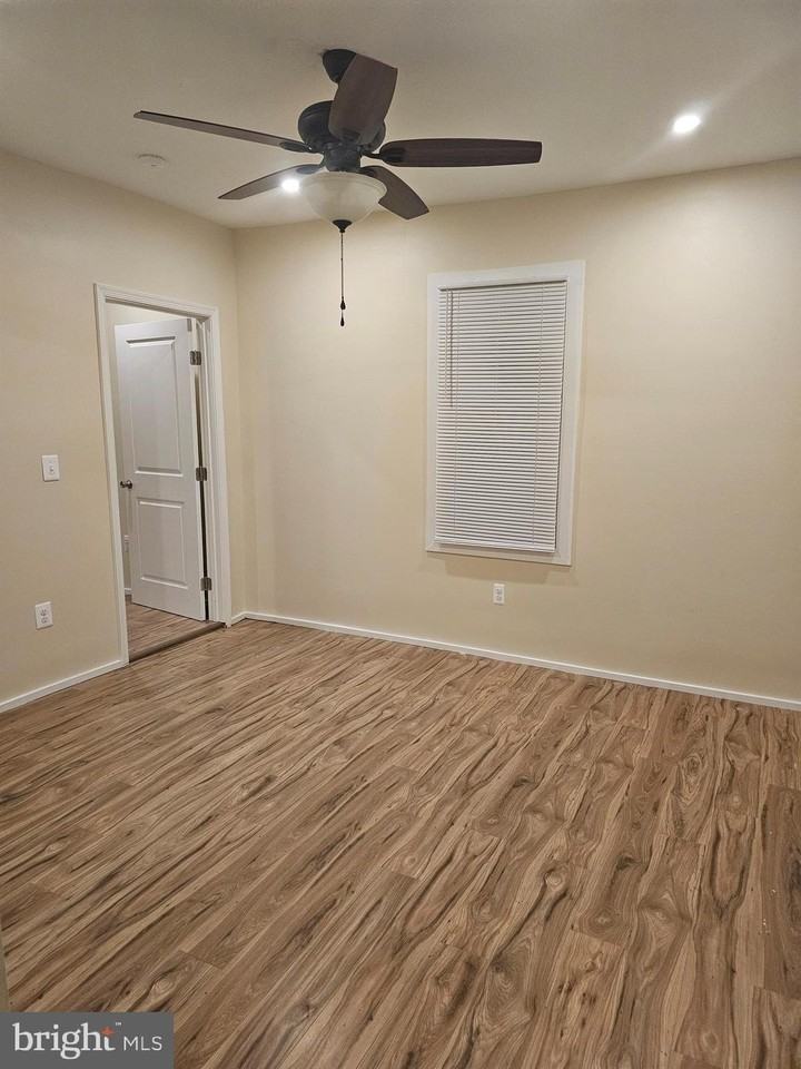 214 N East Ln - Photo 3 of 39