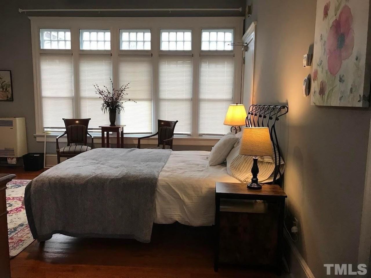 600 Devereux St Apt A #A - Photo 5 of 20