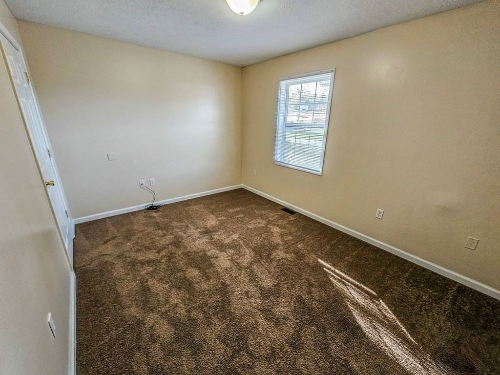 200 Bryant Ave - Photo 4 of 14