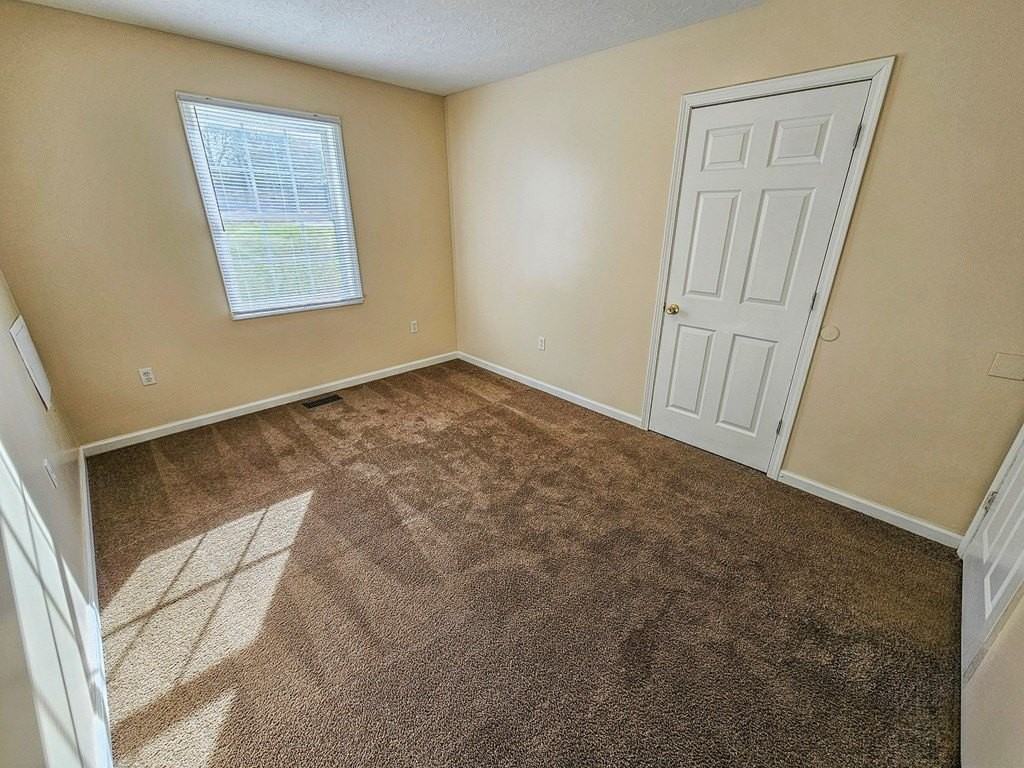 200 Bryant Ave - Photo 5 of 14